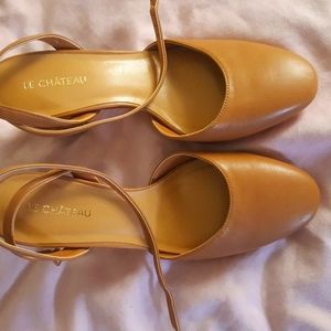 New Le Chateau camel coloured strap sandals